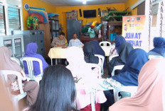 Dekati Warga Petemon, Kapolsek Sawahan Tampung Curhatan Kamtibmas di Balai RW 11