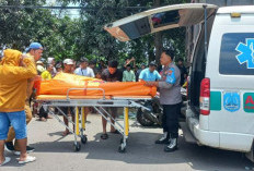 Pemotor Tewas Tabrak Dump Truk Parkir di Jalan Raya Bromo–Pasuruan