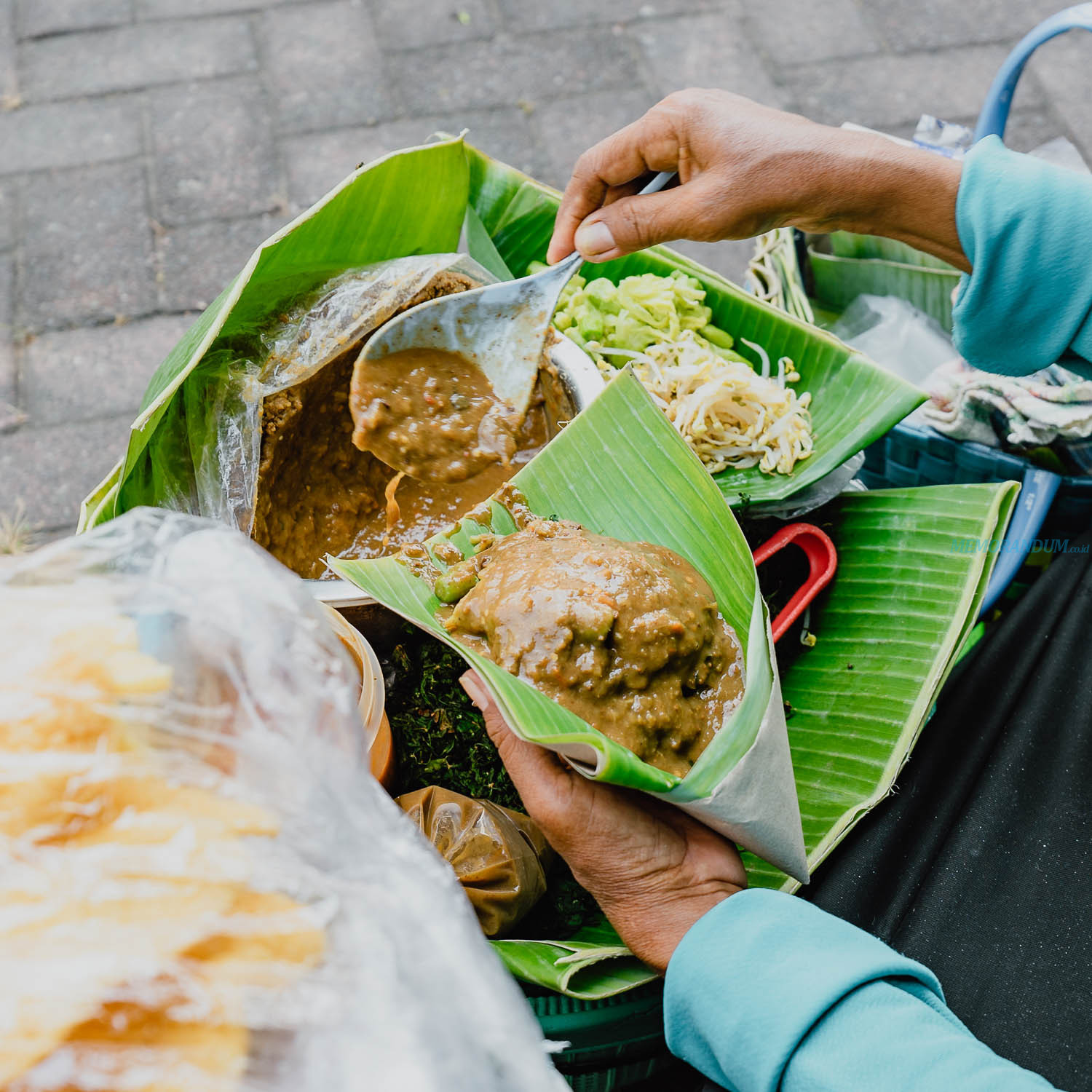 Kuliner Legendaris, Pecel Semanggi Khas Surabaya