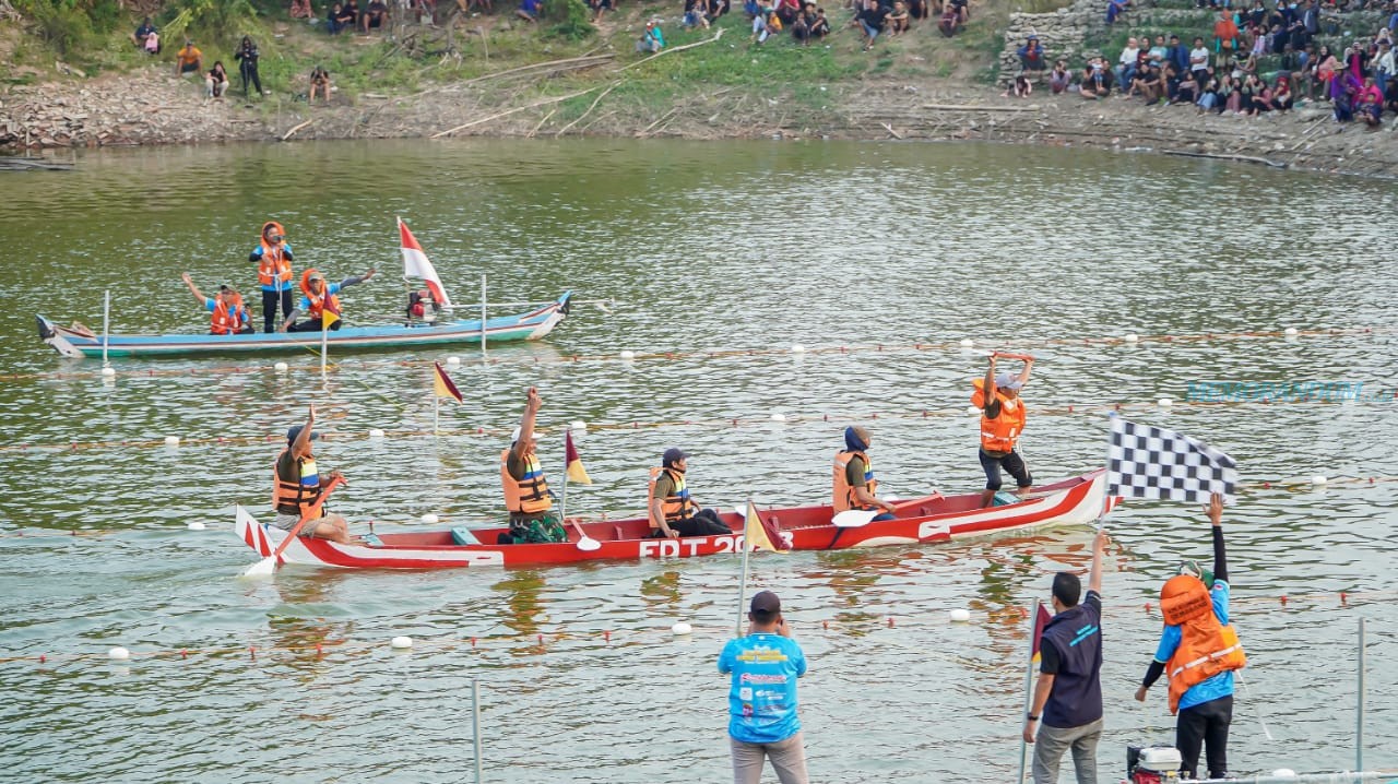 Perkuat Desa Wisata di Lamongan, Festival Dayung Perahu Tradisional Digelar