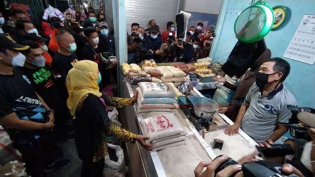 Tinjau Pasar Sidoharjo, Gubernur Jamin: Stok Sembako Aman Jelang Ramadan