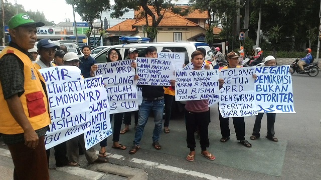 Puluhan Jukir Baliwerti Geruduk DPRD Surabaya