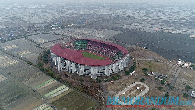 Sebut Stadion GBT Bau Sampah, Khofifah Diminta Tak Ganggu Surabaya