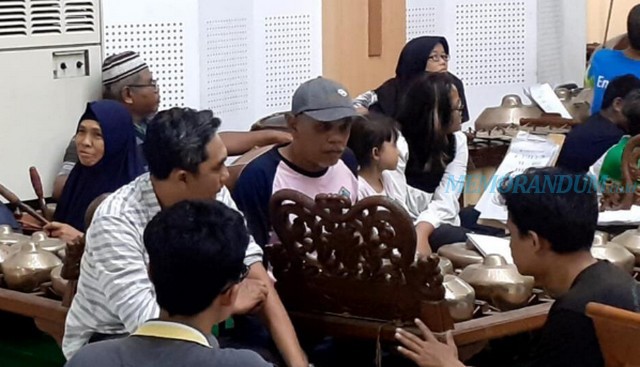 Dosen dan Mahasiswa Untag Surabaya Dukung Difa Laras Bangun Media Komunitas