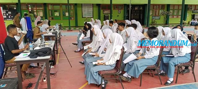 Disdukcapil Kabupaten Malang Lakukan Perekaman Biometrik Siswa SMA