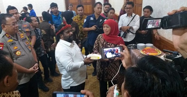 Khofifah Suguhkan Diplomasi Papeda