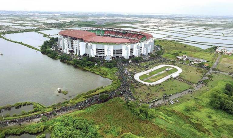 Pelebaran Jalan Stadion Gelora Bung Tomo Dikebut