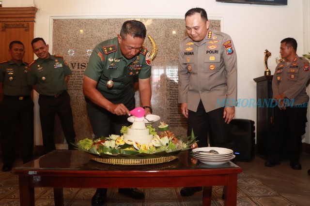 Polrestabes Surabaya Banjir Ucapan Selamat HUT Bhayangkara dari Jajaran TNI