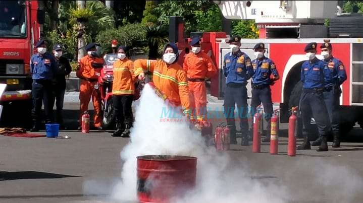 Video Aksi Dinas Pemadam Kebakaran Surabaya