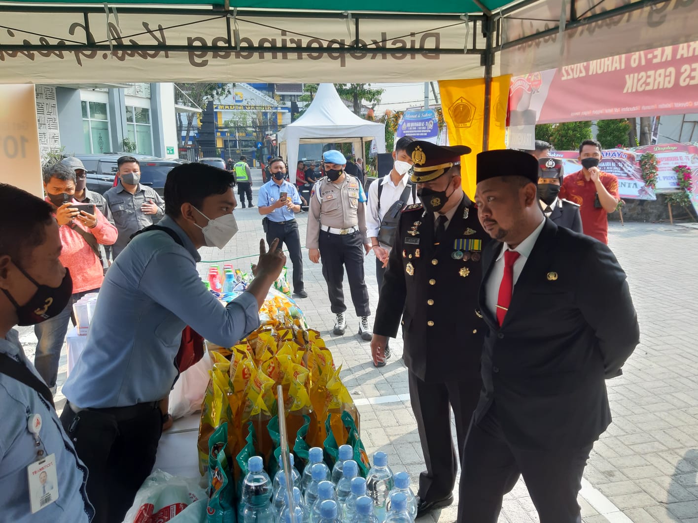 Polres Gresik Buka Pasar Rakyat Hari Bhayangkara ke-76