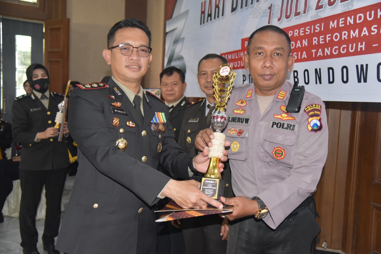 Puncak HUT ke-76 Bhayangkara, Polres Bondowoso Beri Penghargaan pada Sang Juara