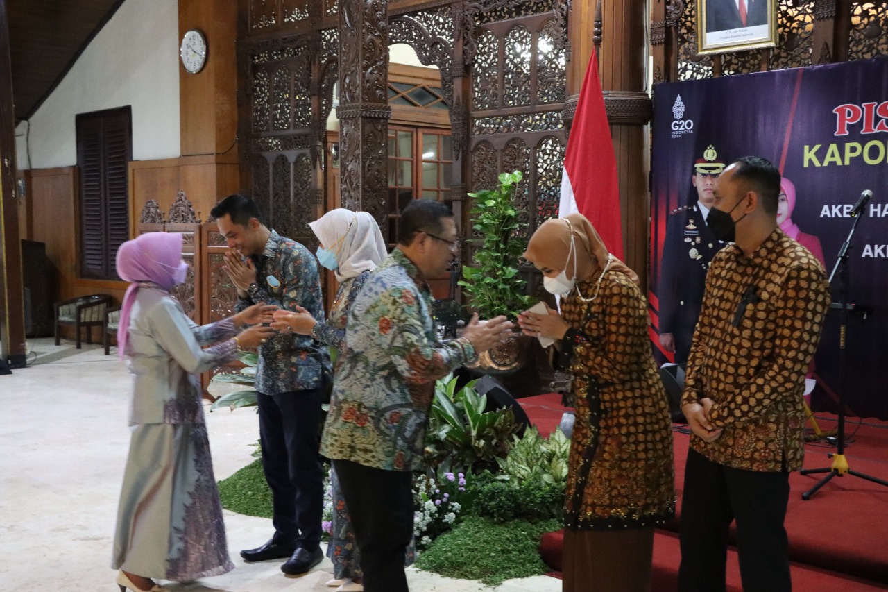 Tangis Haru Iringi Pisah Sambut Kapolres Tulungagung di Pendopo Kongas Arum Kusumaning Bongso