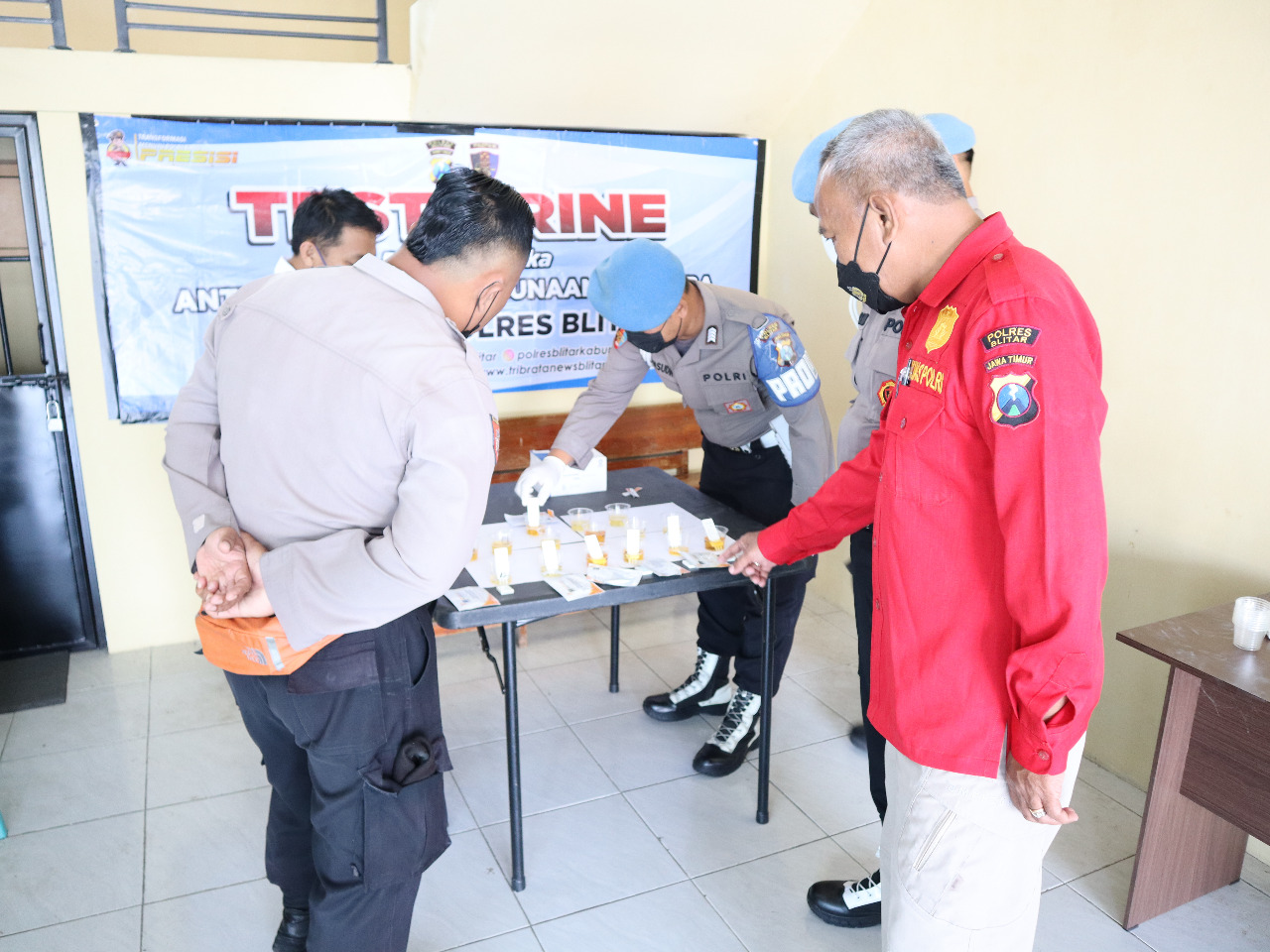 Komitmen Berantas Narkoba, Polres Blitar Gelar Tes Urine Anggota