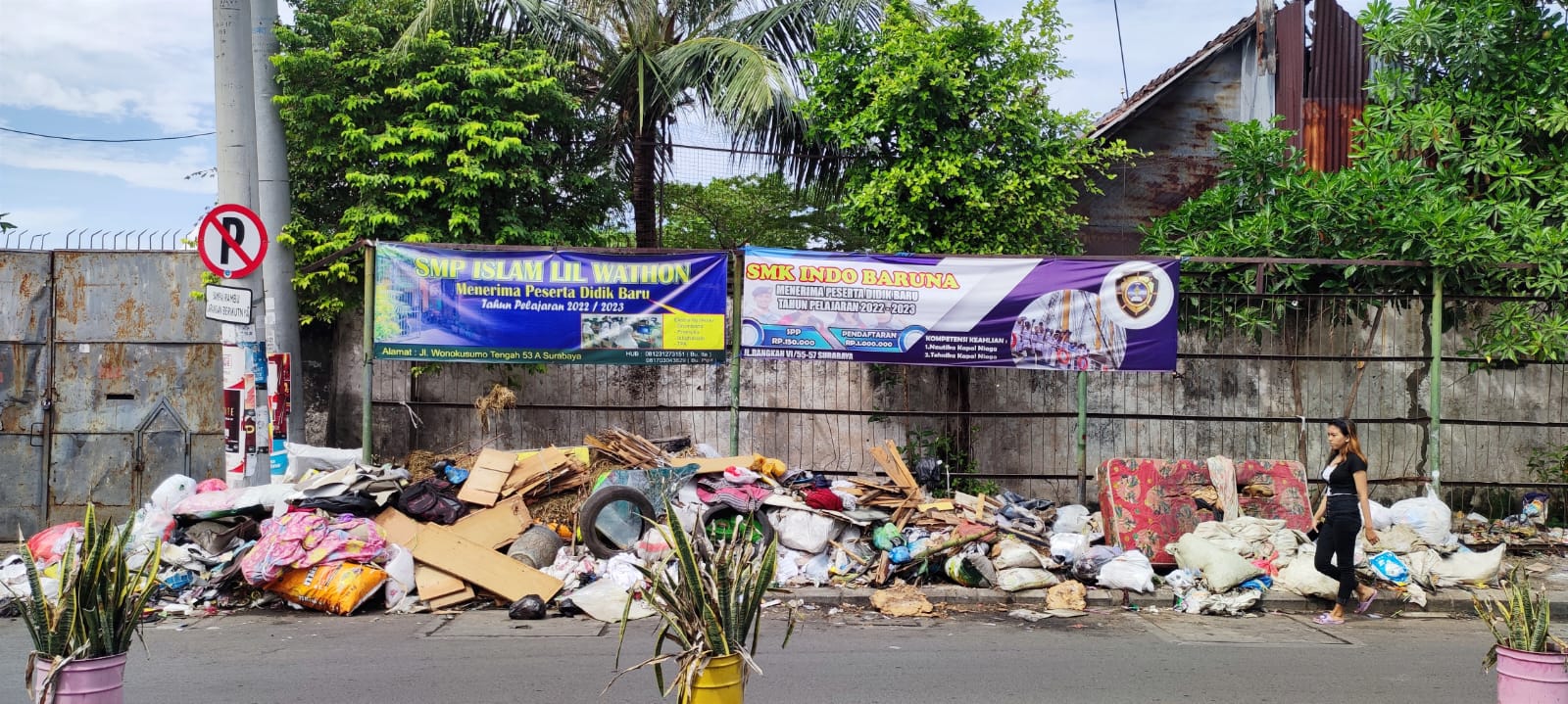 Sampah Menggunung di Tenggumung Baru