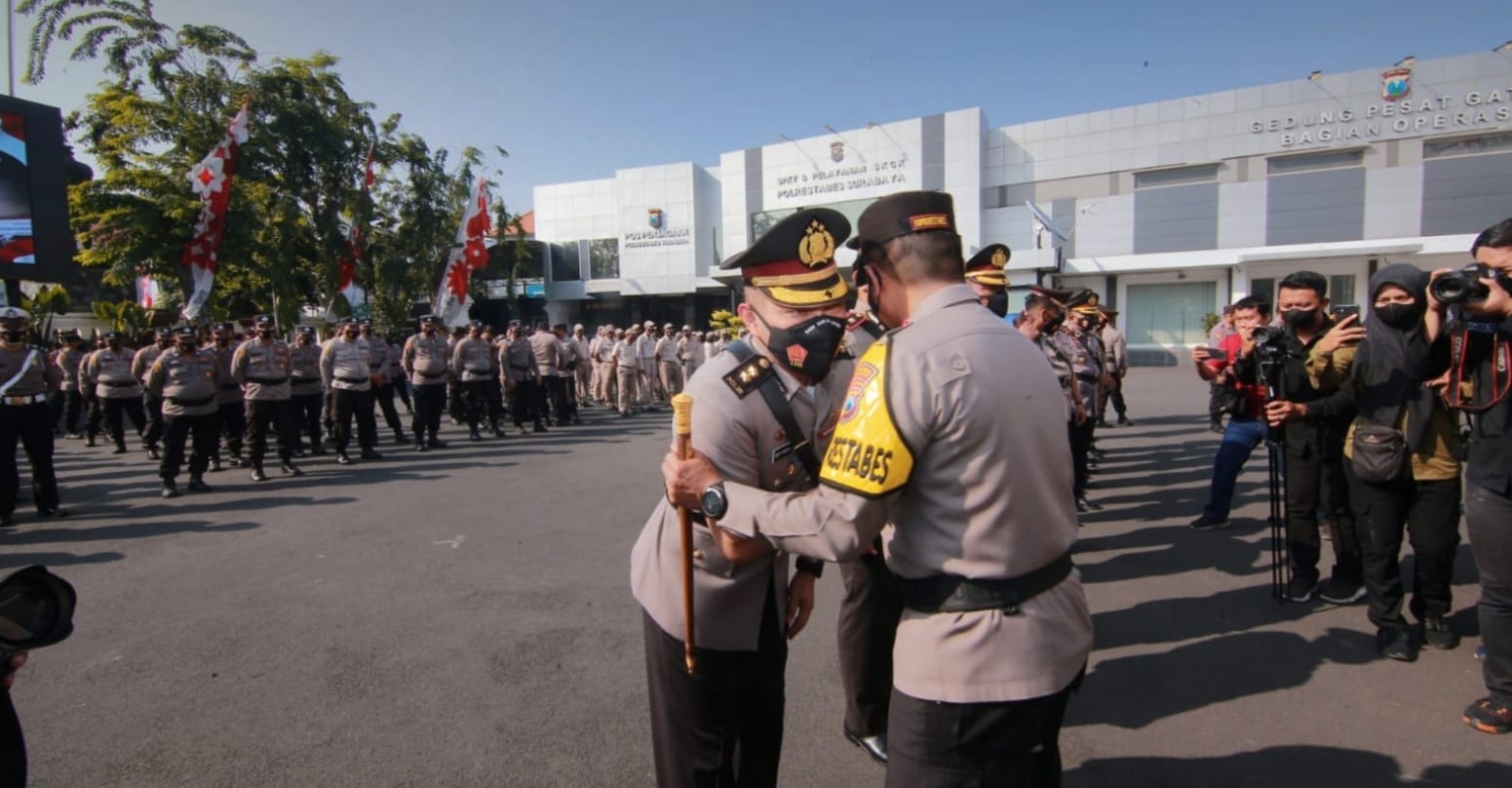 Kapolrestabes Surabaya Pimpin Sertijab Kasatlantas dan Kapolsek