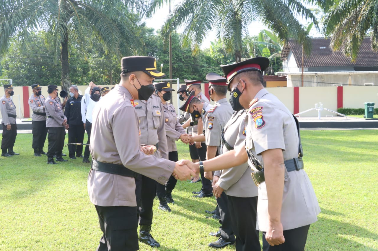 Kapolres Blitar Pimpin Upacara Sertijab Wakapolres