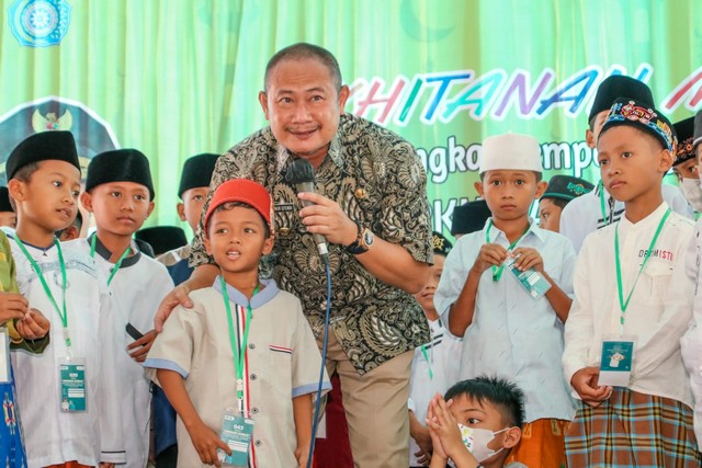 Jelang Peringatan 1 Muharram, 100 Anak Lamongan Difasilitasi Khitan Gratis