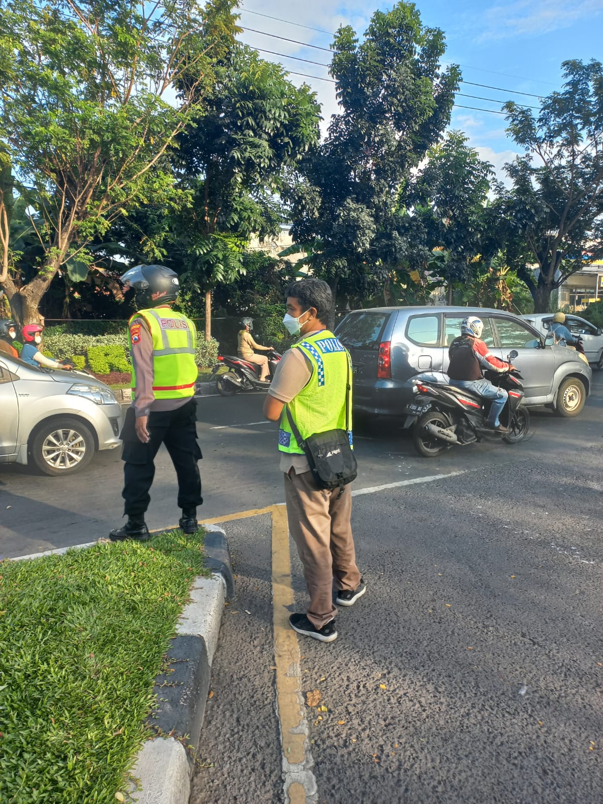 Terapkan Body System, Polsek Rungkut Jamin Keamanan Pangguna Jalan