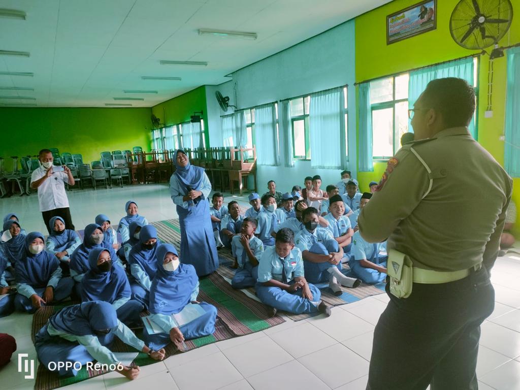 Satlantas Polres Blitar Beri Motivasi Pembentukan Karakter dan Mental ke Pelajar