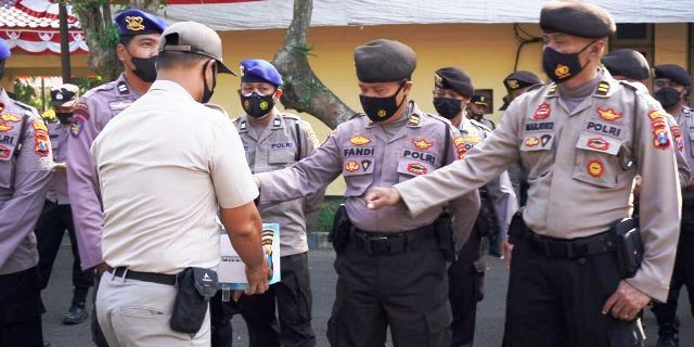Polres Bangkalan Gagas Gerakan Kotak Amal Semangat Tiap Usai Apel
