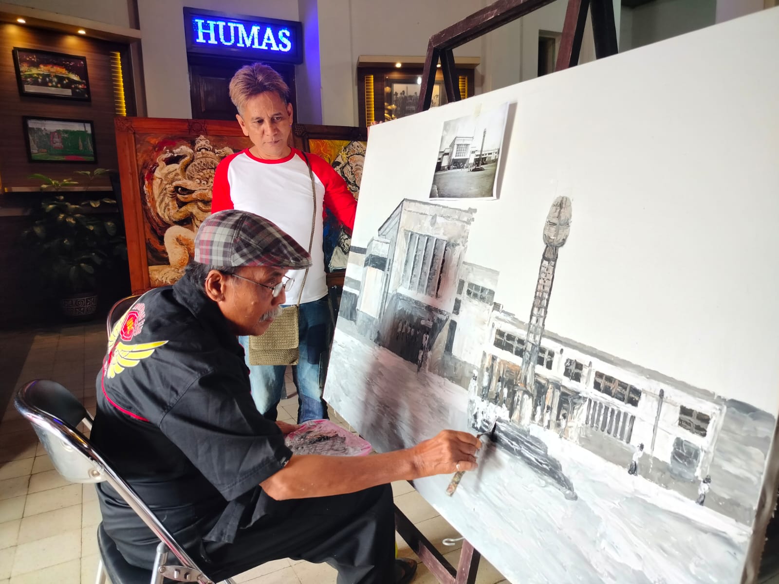 Mbah Yit Pamerkan 23 Lukisan di Balai Kota Malang