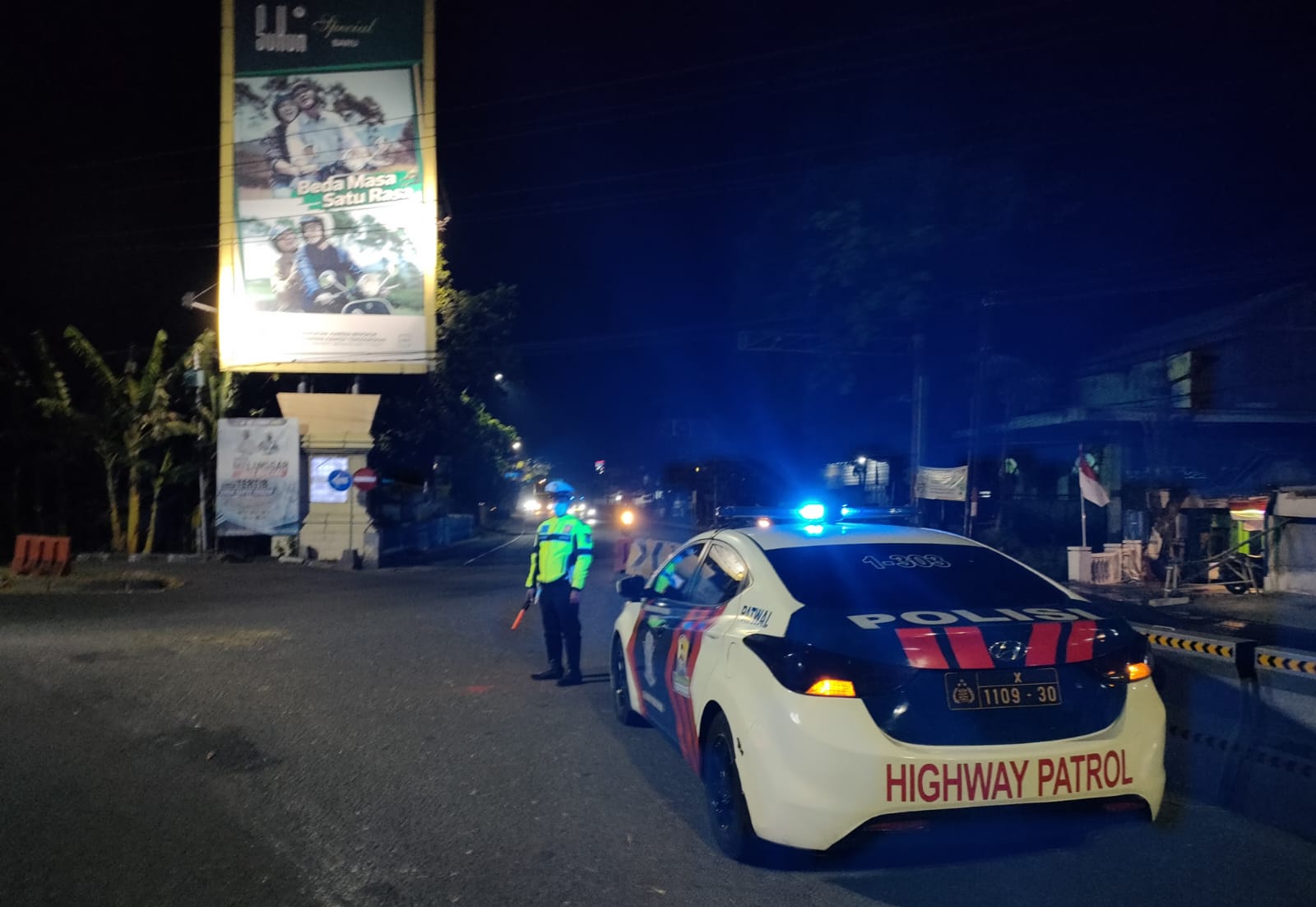 Cegah Balap Liar, Polres Gresik Gencarkan Blue Light Patrol