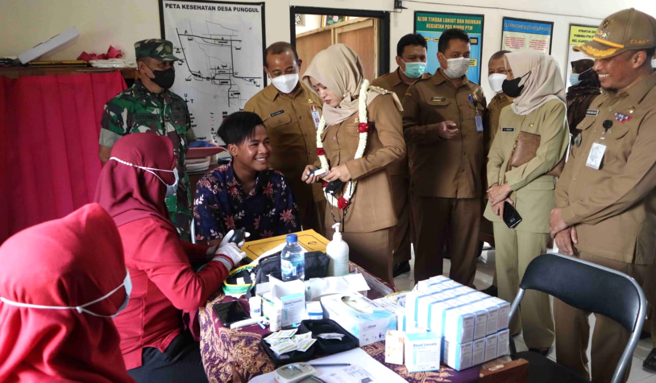 Gebyar Posbindu dan Vaksinasi Pemkab Mojokerto Jelang HUT ke-77 RI