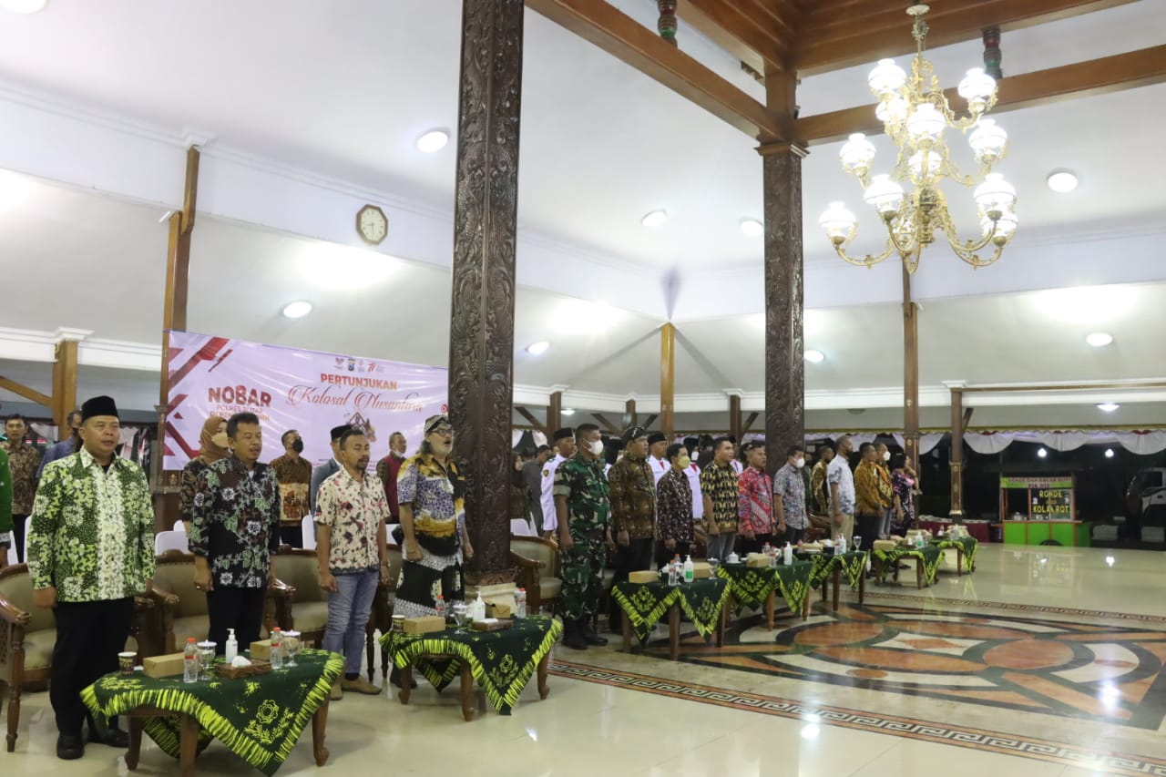 Polres Blitar Gelar Nonton Bareng Pertunjukan Kolosal Nusantara Gemilang Jawa Timur 2022