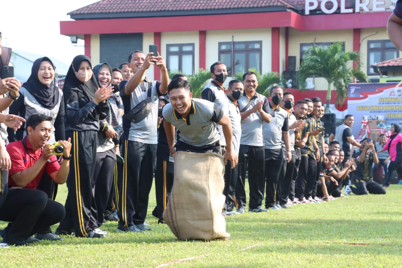 Meriah HUT ke-77 RI, Kapolres Blitar Ikut Lomba