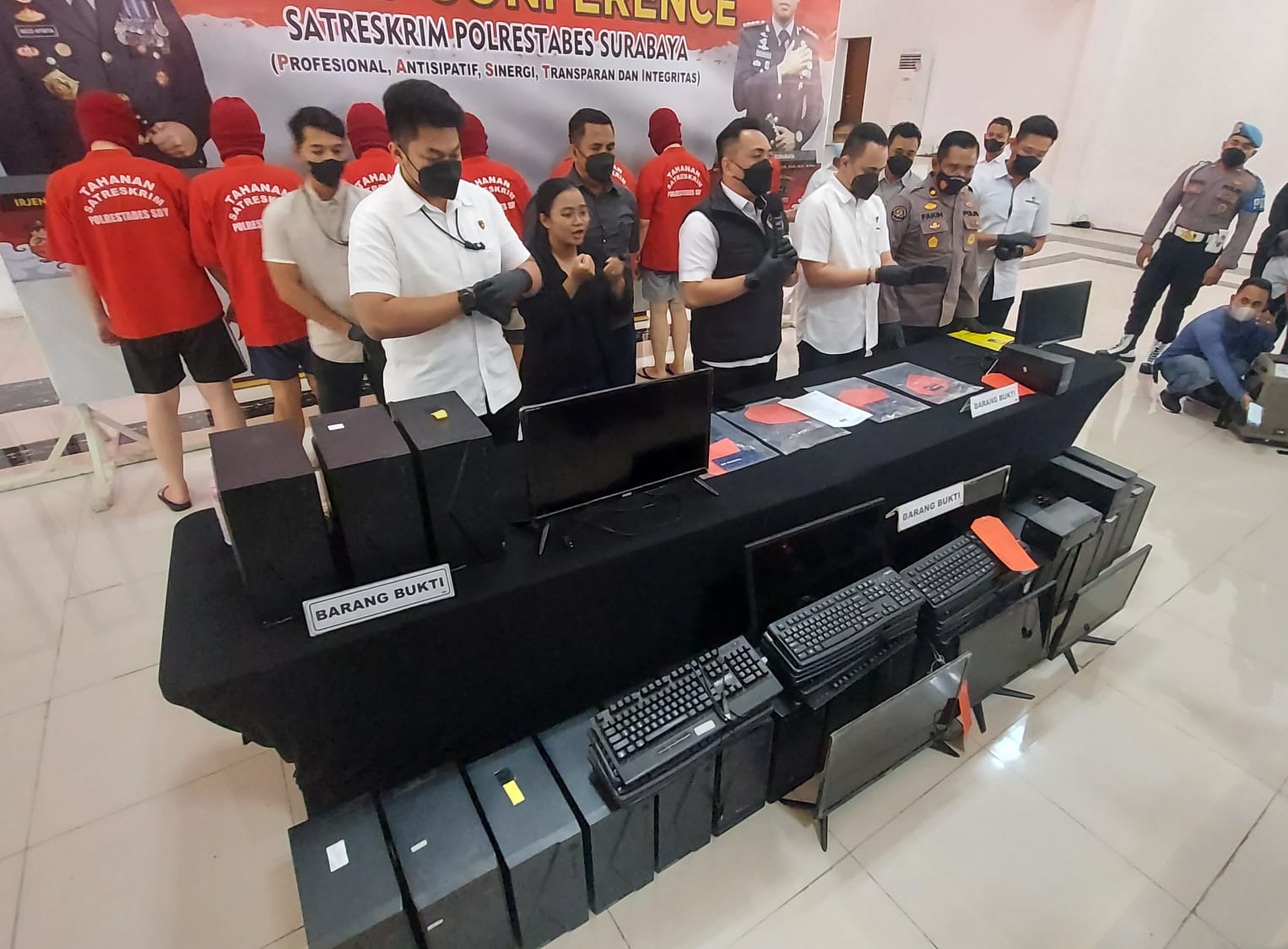 Sindikat Judi Online Surabaya Dibongkar, 7 Tersangka Diringkus