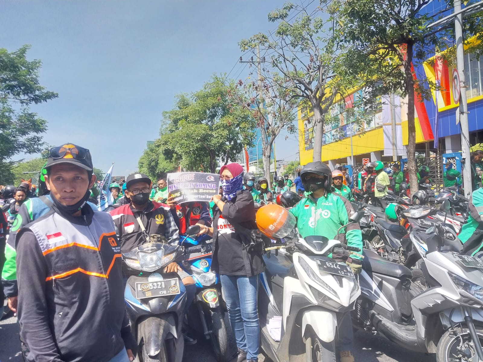 Protes Tarif, Ribuan Driver Ojol Aksi Turun Jalan