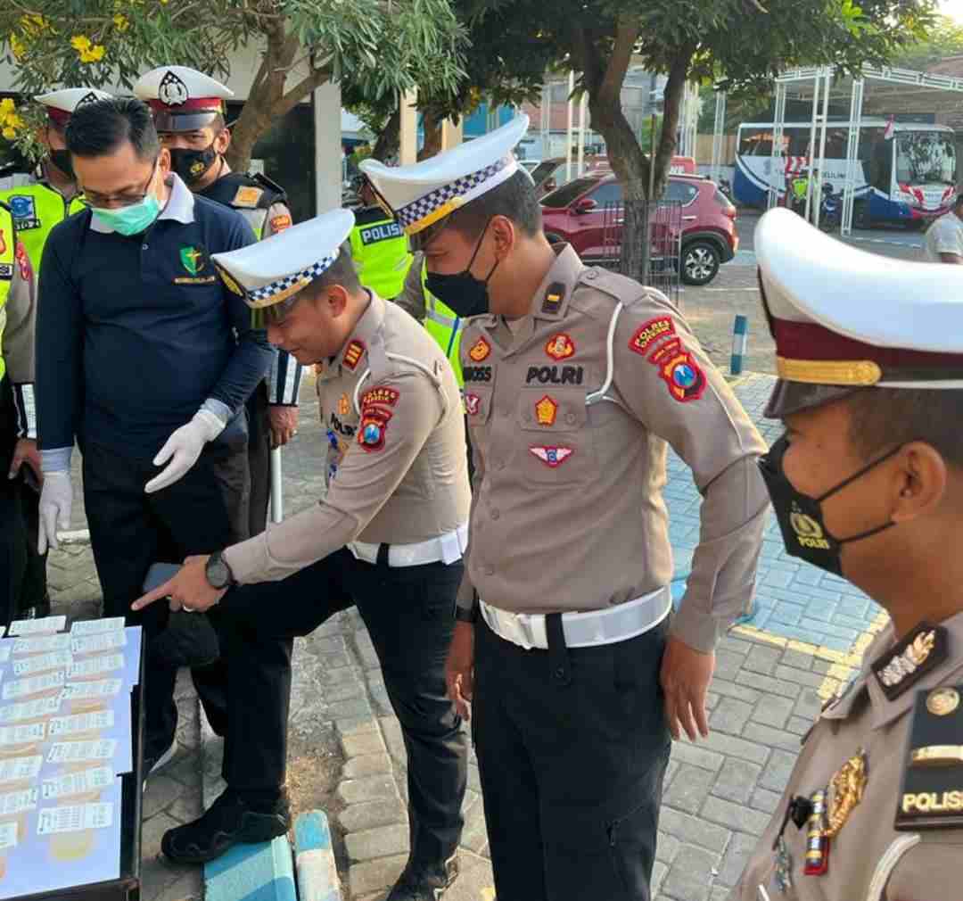 Puluhan Anggota Satlantas Polres Gresik Jalani Tes Urine, Ini Hasilnya