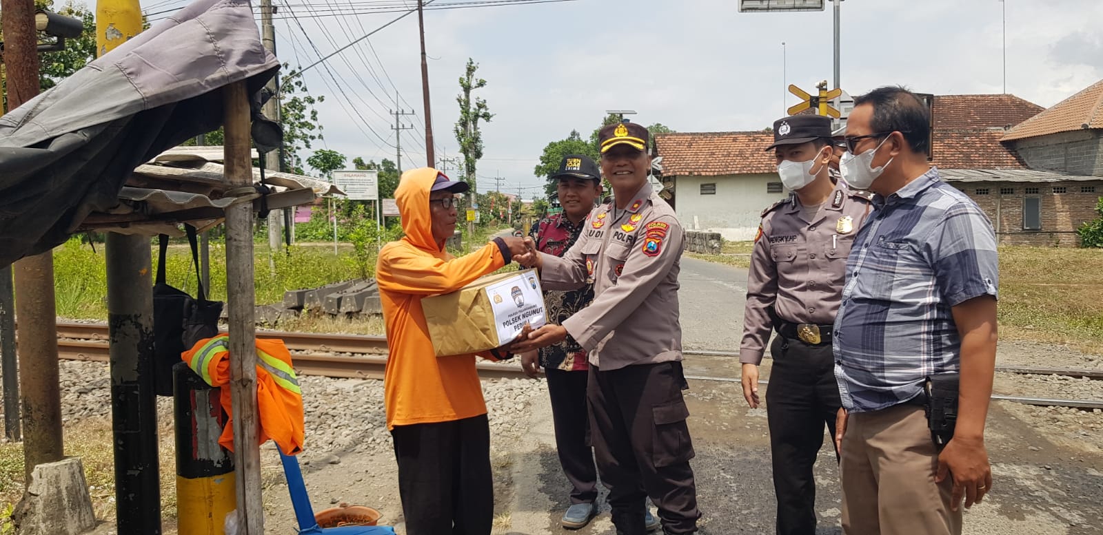 Polsek Ngunut Gelar Jumat Berkah