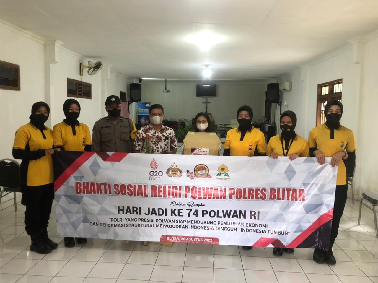 Polwan Polres Blitar Gelar Baksos Religi Menyambut Hari Jadi ke-74