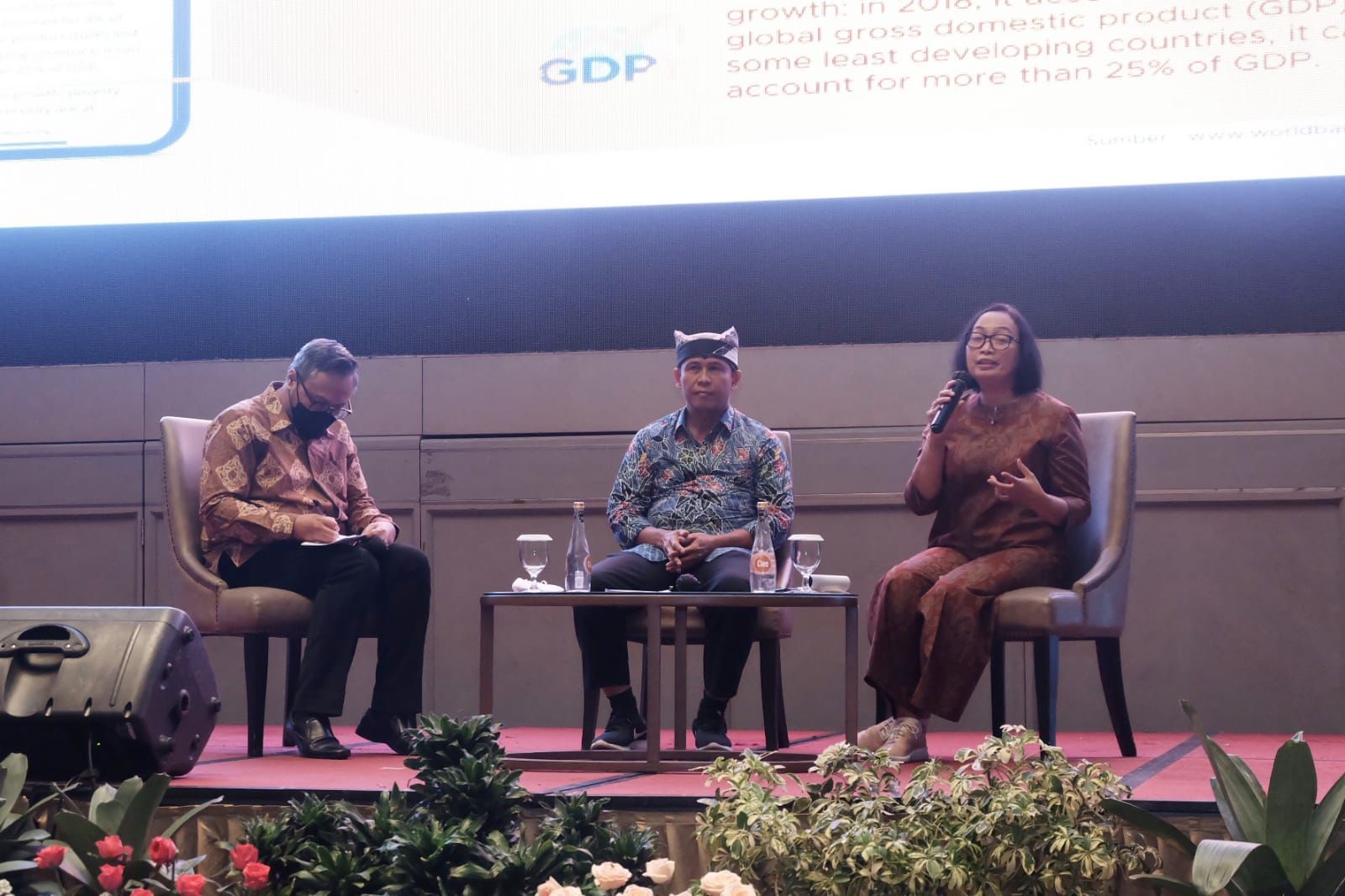 Dirut Petrokimia Gresik Raih Penghargaan Industry Marketing Champion East Java 2022