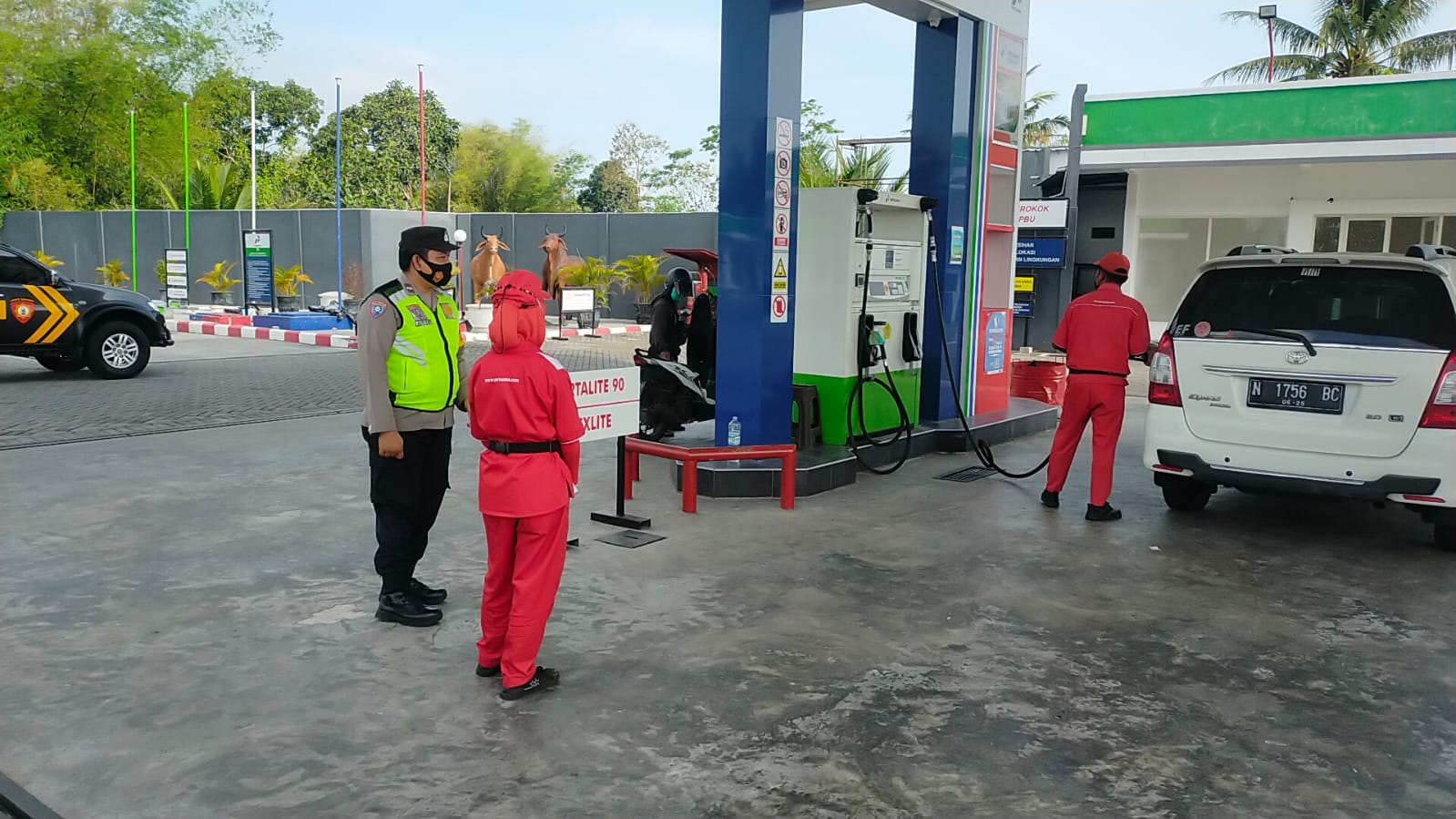 Polsek Talun Monitoring Penyesuaian Harga BBM di SPBU