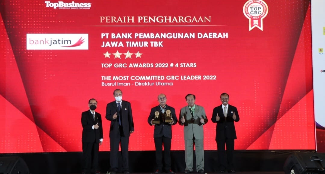 Bank Jatim Borong Dua Penghargaan Top GRC Awards 2022