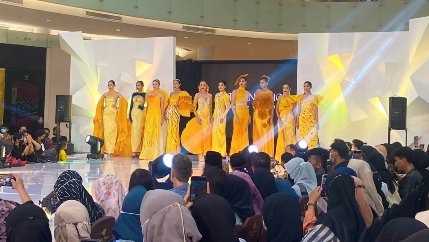 Annual Show of Vocational Fashion Design Tampilkan 48 Karya Desainer Mahasiswa Unesa