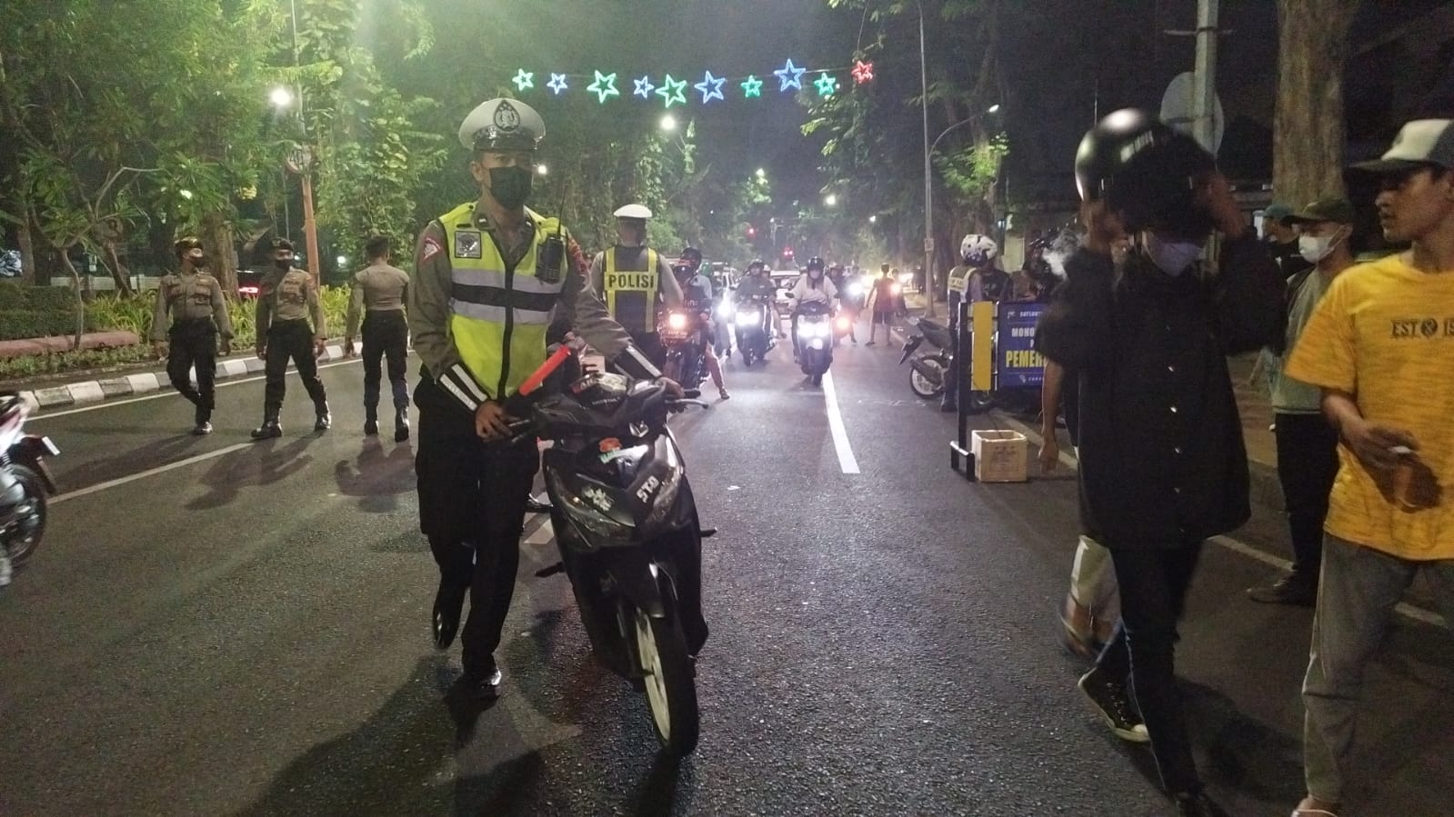 Personel Gabungan Razia di Jalan Darmo, Tindak 182 Pelanggar 