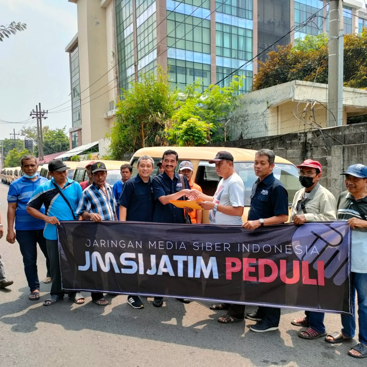 JMSI Jatim Peduli, Berikan Bantuan Sopir Angkot