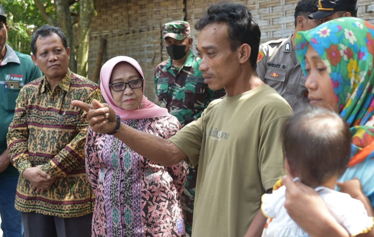 Bupati Jombang Serahkan Bantuan Korban Kebakaran