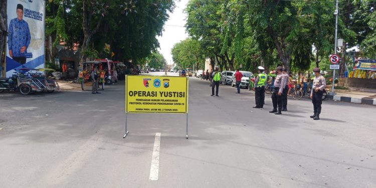 Pupuk Kesadaran Masyarakat untuk Disiplin Prokes, Polres Lamongan Tekan Penyebaran Covid-19