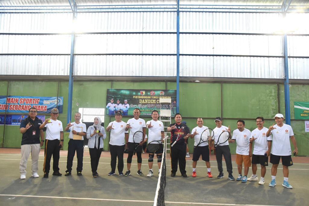 Polres Lamongan Ramaikan Pertandingan Tenis Lapangan HUT ke-77 TNI