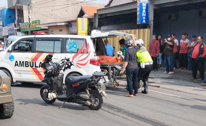 Pemotor Tewas Digilas Bus di Medaeng