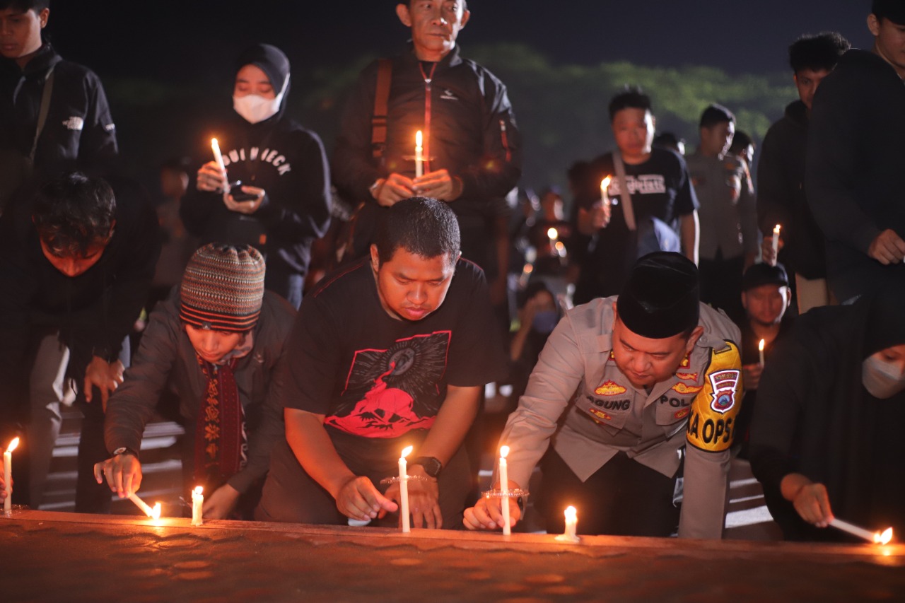 Supporter Persikab Kediri Gelar Doa untuk Korban Tragedi Kunjuruhan