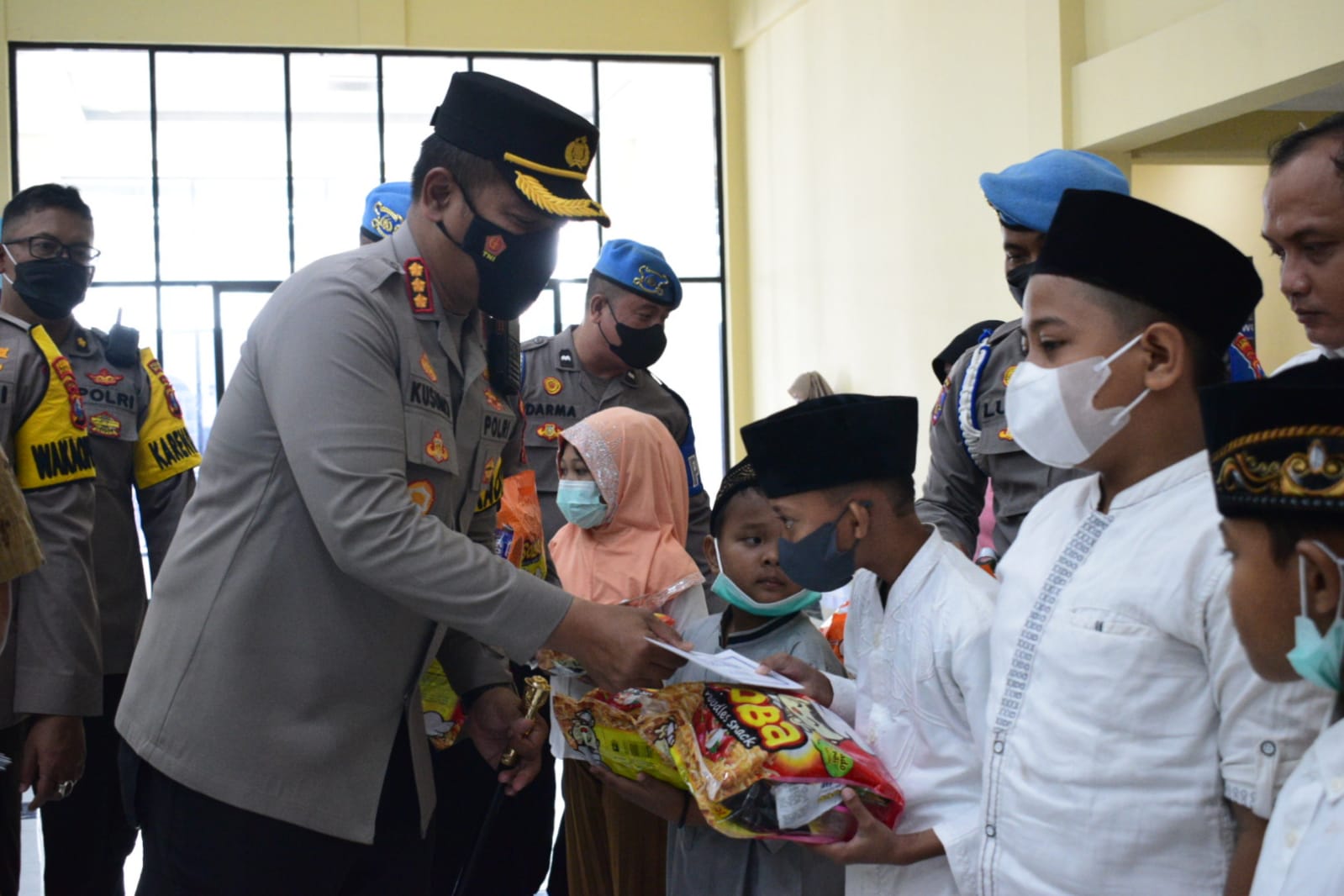 Peringati Maulid Nabi, Polresta Sidoarjo Gelar Khitan Gratis dan Santuni Anak Yatim