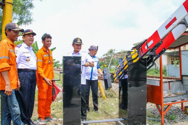 Utamakan Keselamatan Pengendara, Lamongan Bangun Palang Pintu Perlintasan KA