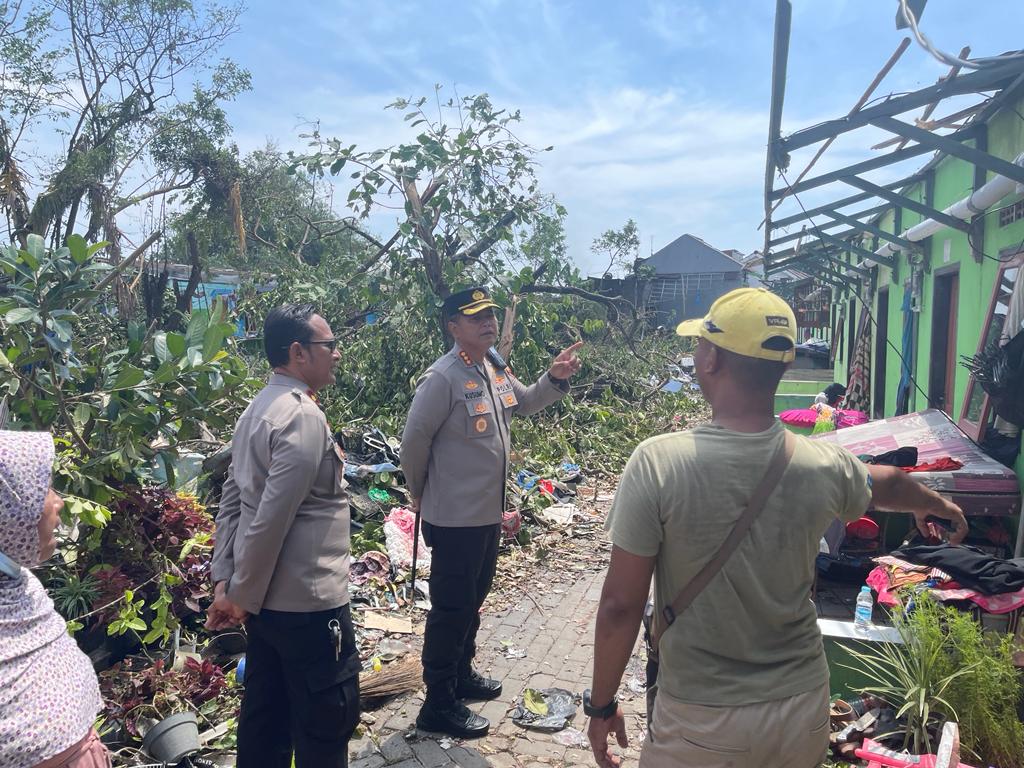 Kapolresta Sidoarjo Pastikan Efektifitas Posko dan Dapur Umum di Lokasi Bencana Puting Beliung