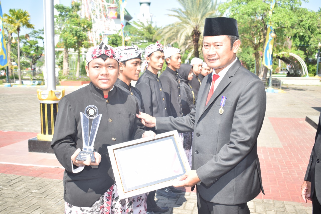 Inovasikan Solar Helmet, Guru SMK Muhammadiyah Lamongan Sabet Penghargaan Pemuda Pelopor