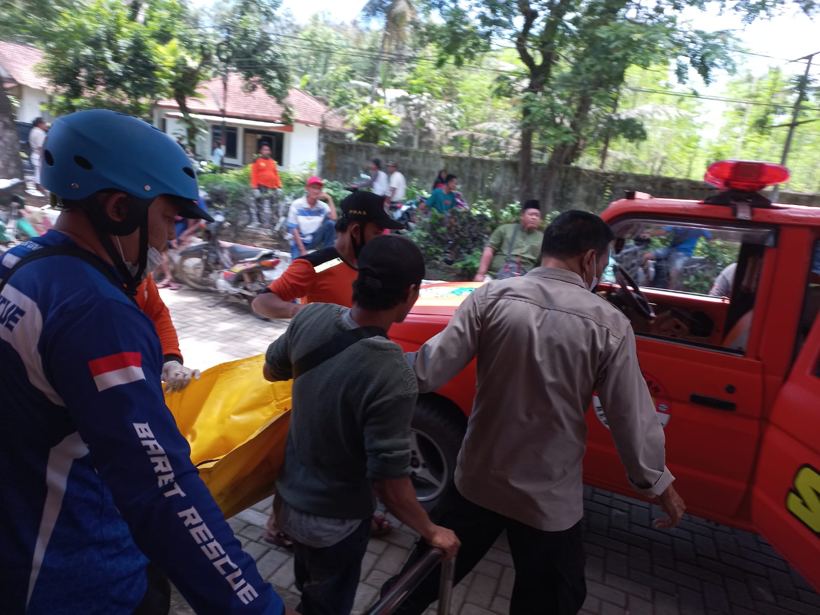 Tim SAR Gabungan Evakuasi Jasad Korban Bocah Kesilir Wuluhan Terseret Arus Kali Mayang